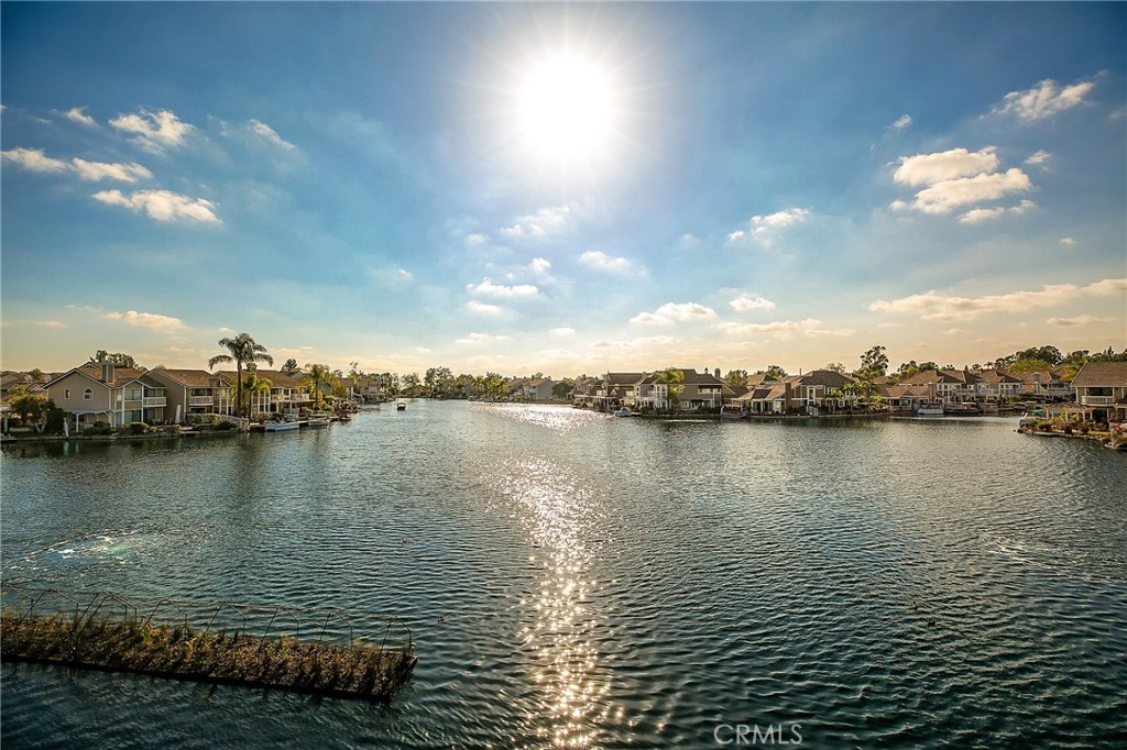 https://media.crmls.org/medias/d87b92d0-6639-4a88-b736-3de2449599b4.jpg?preset=X-Large