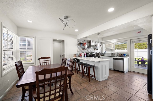 Detail Gallery Image 7 of 37 For 590 Traverse Dr, Costa Mesa,  CA 92626 - 4 Beds | 3 Baths