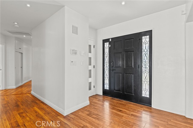 Detail Gallery Image 4 of 28 For 4506 El Abaca Pl, Tarzana,  CA 91356 - 4 Beds | 2/1 Baths