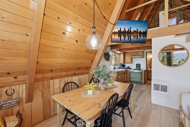 Detail Gallery Image 16 of 40 For 1146 Ridge, Fawnskin,  CA 92333 - 2 Beds | 1 Baths