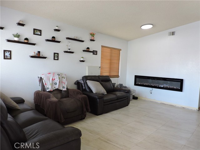 Detail Gallery Image 11 of 34 For 14449 Ivy St, Adelanto,  CA 92301 - 4 Beds | 2 Baths