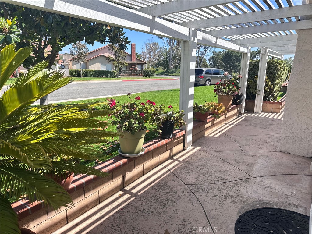 https://media.crmls.org/medias/d87d04bf-4b4b-45df-9b54-0b39345ff923.jpg?preset=X-Large