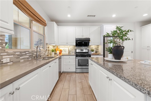 Detail Gallery Image 10 of 46 For 72 Parkwood, Irvine,  CA 92620 - 3 Beds | 2/1 Baths