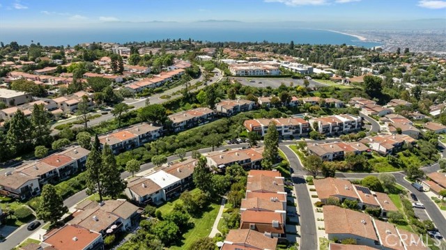 92 Cottonwood Circle, Rolling Hills Estates CA: https://media.crmls.org/medias/d87d1550-ebae-4162-af84-343076f30af9.jpg