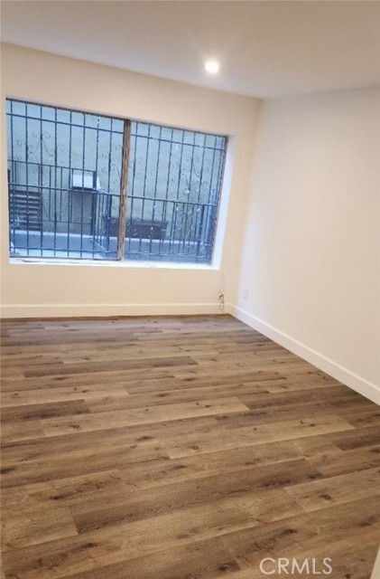 5507 S Manhattan Place, Los Angeles CA: https://media.crmls.org/medias/d87d1d78-dd8a-4d2c-9a06-3715c650e97f.jpg