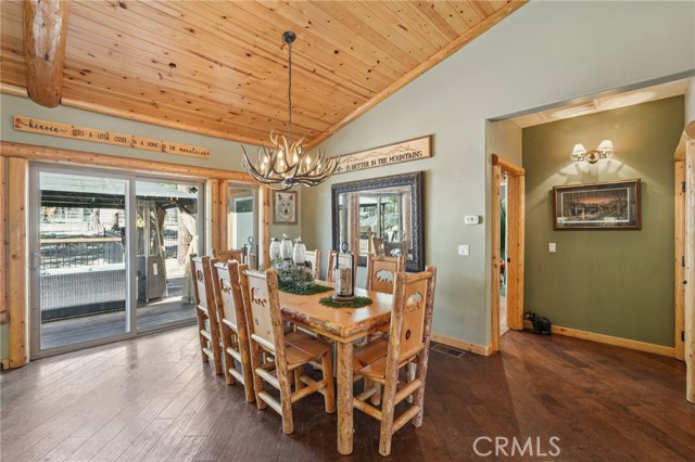 Detail Gallery Image 14 of 39 For 1039 Heritage Trl, Big Bear City,  CA 92314 - 4 Beds | 4/1 Baths