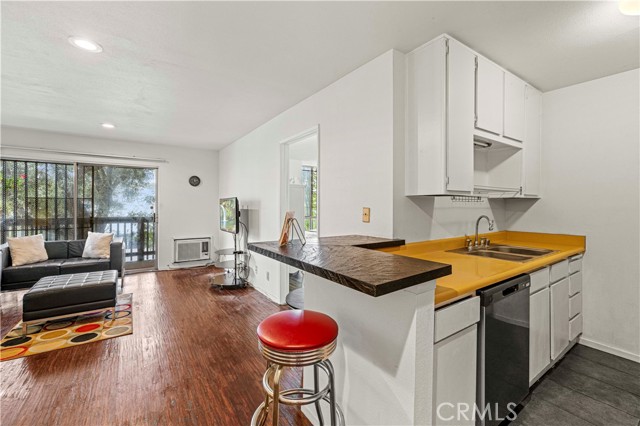 525 S Ardmore Ave, Los Angeles CA: https://media.crmls.org/medias/d87f0580-7a6b-4745-88da-a28c13c475ff.jpg