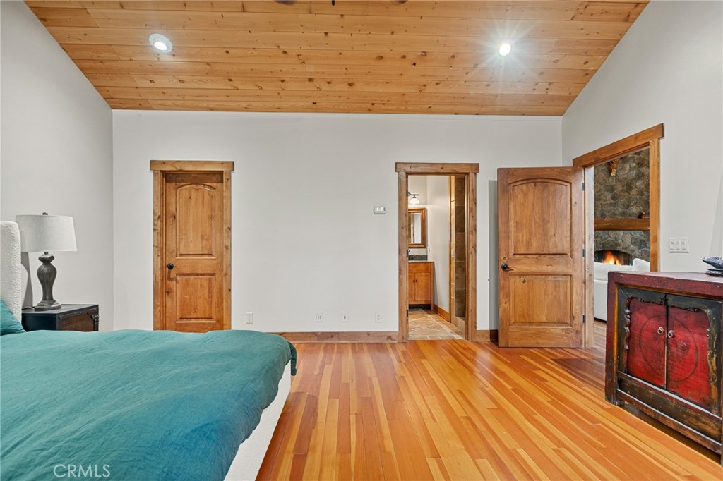 https://media.crmls.org/medias/d87f2742-9557-4e46-aa76-577a995aa372.jpg?preset=X-Large