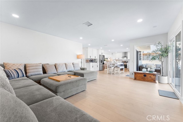 3208 Calle Grande, San Clemente CA: https://media.crmls.org/medias/d87f4639-91ce-4a24-8b11-4a9d3f575f1f.jpg