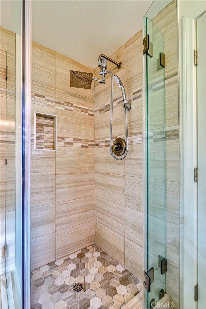 MLS #OC25261411 image #14