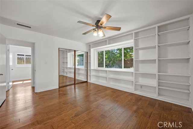 22232 Buena Ventura St, Woodland Hills CA: https://media.crmls.org/medias/d87fcca4-895c-4095-9444-4f4593bd2ae2.jpg