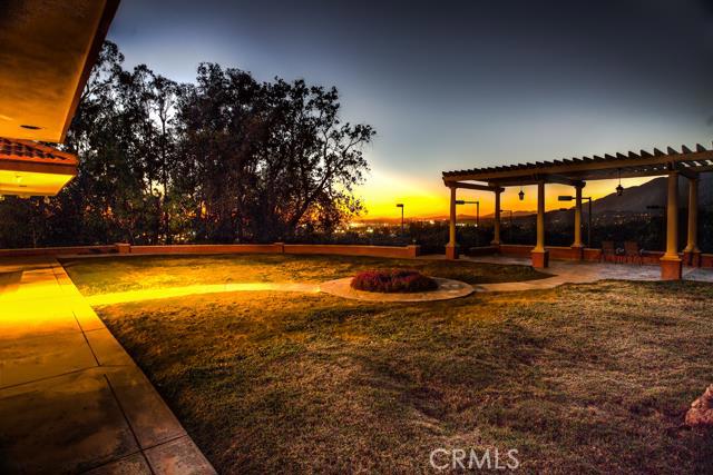 https://media.crmls.org/medias/d8807b44-099f-4aef-9f32-44d358bc9d01.jpg?preset=X-Large