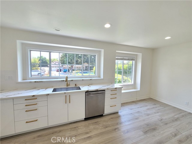18001 Osborne Street, Sherwood Forest CA: https://media.crmls.org/medias/d881d27f-e885-4dbb-a38e-518312ddc93c.jpg