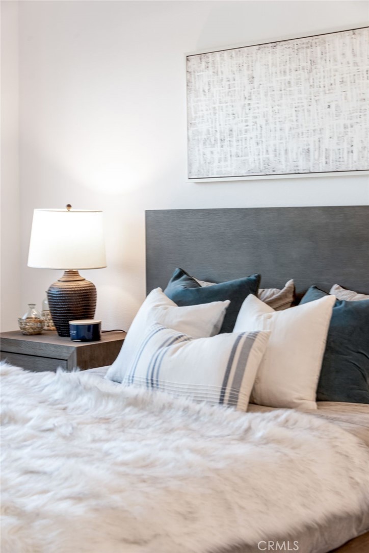 https://media.crmls.org/medias/d881d8cb-3149-4cfa-ade1-8383d214c659.jpg?preset=X-Large