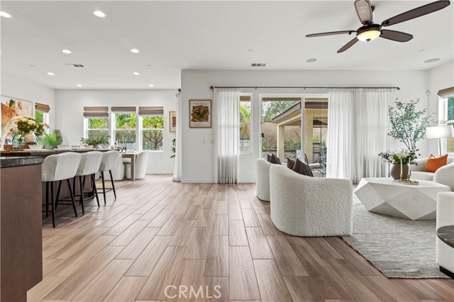 Detail Gallery Image 4 of 69 For 164 Newall, Irvine,  CA 92618 - 4 Beds | 4/1 Baths