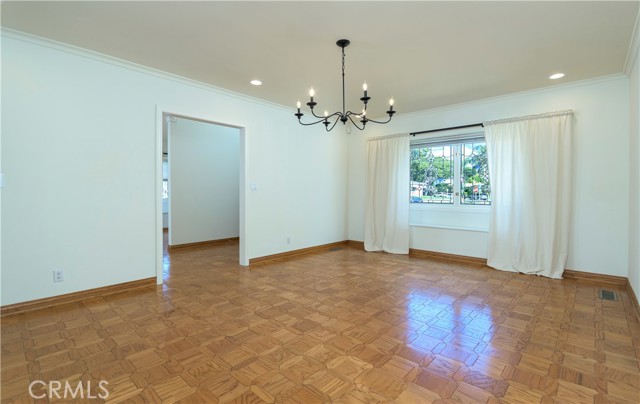 Detail Gallery Image 6 of 50 For 251 N Whitnall, Burbank,  CA 91505 - 4 Beds | 3 Baths