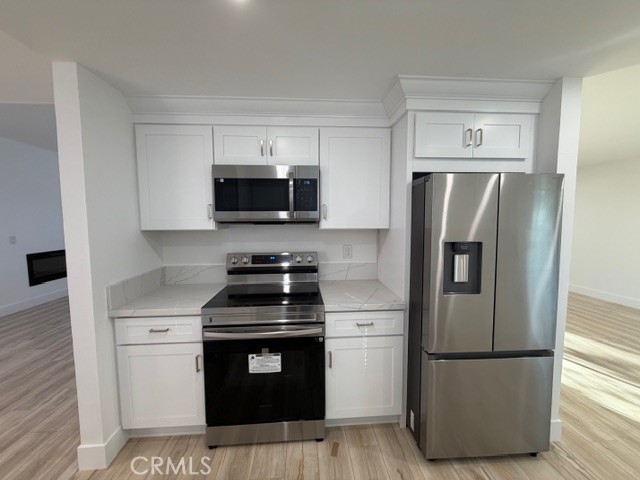 Detail Gallery Image 4 of 54 For 6733 Corintia St, Carlsbad,  CA 92009 - 4 Beds | 2 Baths