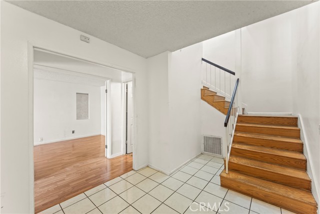 Detail Gallery Image 4 of 34 For 1735 Mountain Terrace Ln, Montebello,  CA 90640 - 4 Beds | 2/1 Baths