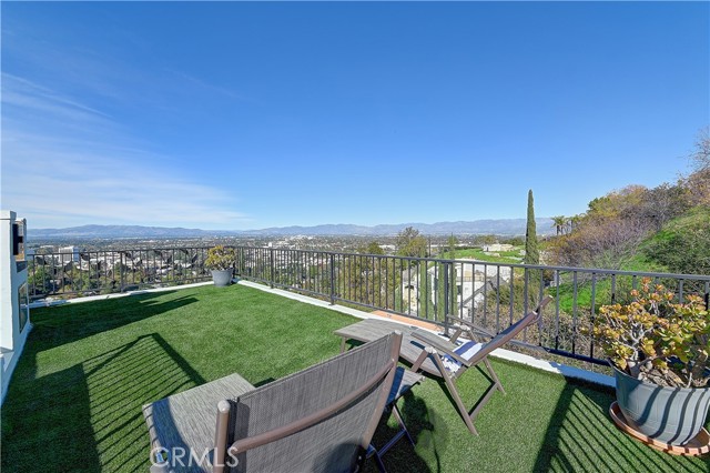 Detail Gallery Image 9 of 44 For 3952 Oakfield Dr, Sherman Oaks,  CA 91423 - 5 Beds | 4/1 Baths