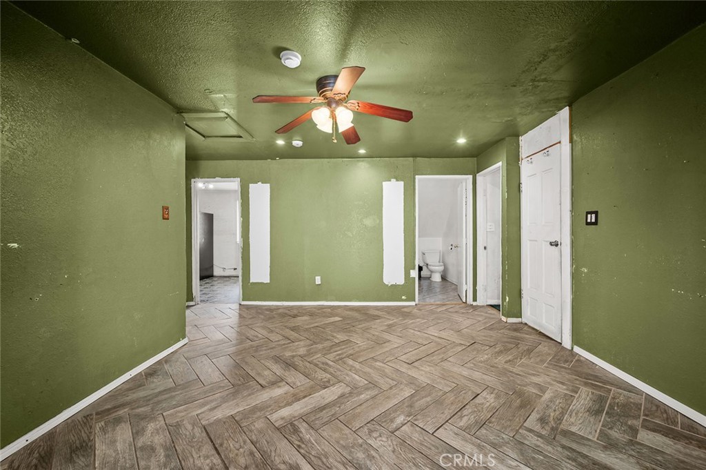 https://media.crmls.org/medias/d884ab5d-5f02-434c-874a-f0e7b27343b5.jpg?preset=X-Large