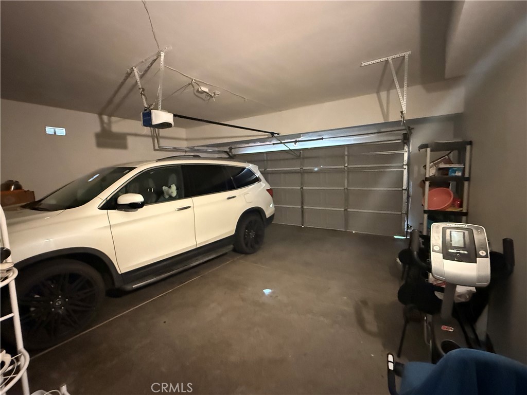 https://media.crmls.org/medias/d884db13-ab98-4fe3-bde8-990d138579b2.jpg?preset=X-Large