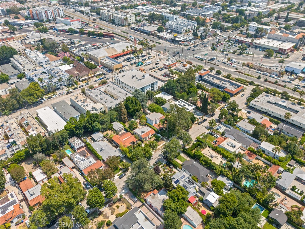https://media.crmls.org/medias/d8852200-a724-4894-8ce4-9b80bafa3f4e.jpg?preset=X-Large