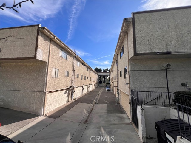 Detail Gallery Image 39 of 49 For 13243 Vanowen #2,  North Hollywood,  CA 91605 - 2 Beds | 3 Baths