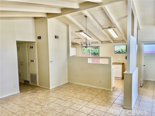 Detail Gallery Image 3 of 24 For 6440 Jumilla Ave, Woodland Hills,  CA 91367 - 5 Beds | 3/1 Baths