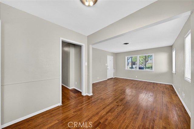 Detail Gallery Image 8 of 38 For 7046 Murietta, Van Nuys,  CA 91405 - 4 Beds | 2 Baths