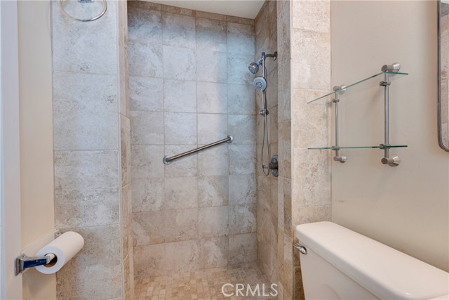 428 S Rosalinda Avenue, Azusa CA: https://media.crmls.org/medias/d88733a0-d074-4107-a376-209adf9cd7b7.jpg