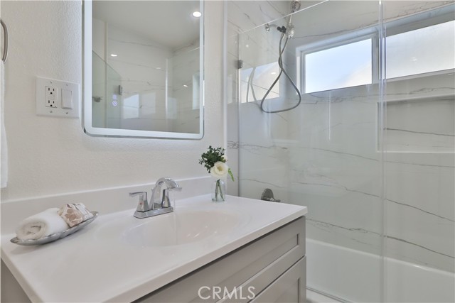 22131 1/2 Victory, Canoga Park CA: https://media.crmls.org/medias/d8876f0a-8ca8-4cca-8d35-4c885e01c83e.jpg