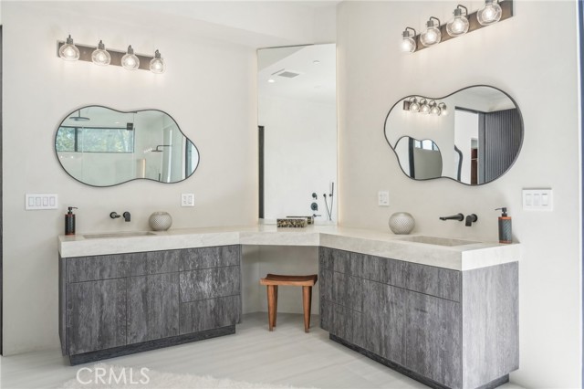 22930 Dolorosa Street, Woodland Hills CA: https://media.crmls.org/medias/d887d487-ebd8-49ed-b13b-060aff358df8.jpg