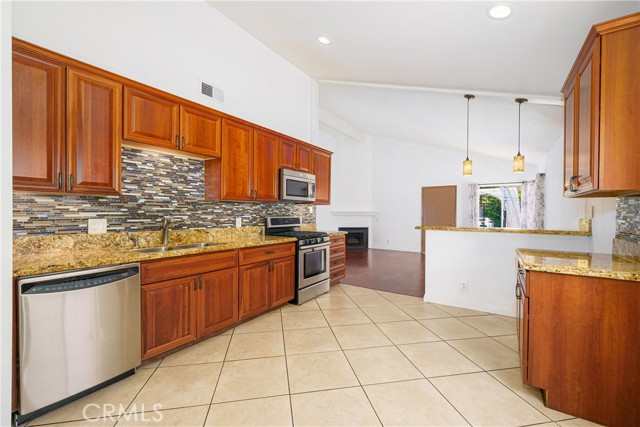 Detail Gallery Image 12 of 37 For 21522 Pedroso, Mission Viejo,  CA 92691 - 3 Beds | 2 Baths