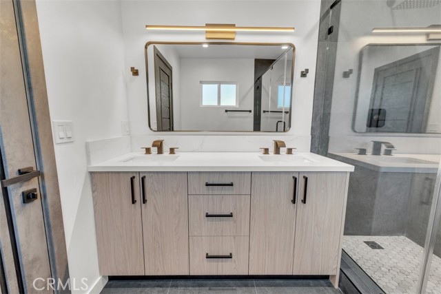 11240 Lull Street, Sun Valley CA: https://media.crmls.org/medias/d88a0be5-1ee8-45a5-815e-cd8004188707.jpg