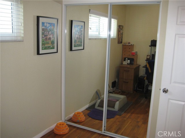 Detail Gallery Image 22 of 27 For 11408 214th, Lakewood,  CA 90715 - 3 Beds | 1/1 Baths