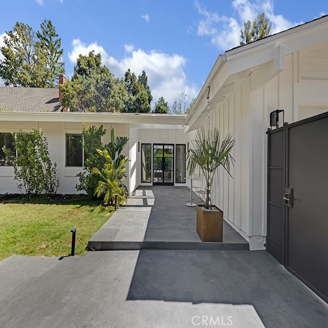 23020 Wrencrest Drive, Calabasas CA: https://media.crmls.org/medias/d88b54cc-e87b-42c0-b514-92b3583f58a6.jpg