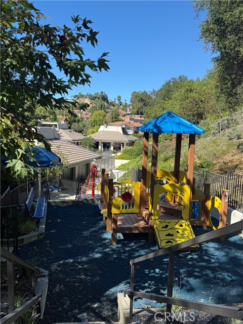 2790 Woodwardia Drive, Los Angeles CA: https://media.crmls.org/medias/d88b5cb3-6f78-4b4b-9845-8fc2cca87ef4.jpg