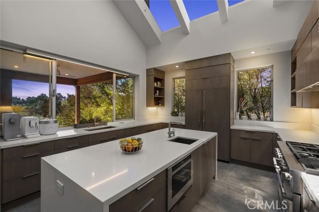 Detail Gallery Image 12 of 53 For 18177 Knoll Hill, Granada Hills,  CA 91344 - 4 Beds | 4/1 Baths