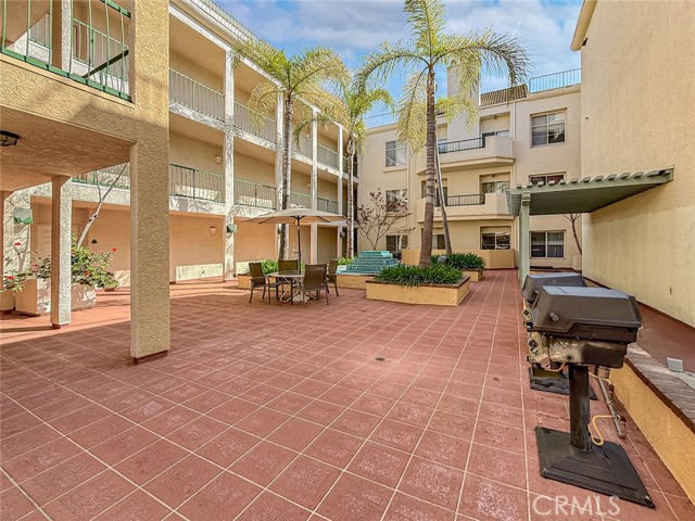 Detail Gallery Image 40 of 50 For 5420 Sylmar Ave #118,  Sherman Oaks,  CA 91401 - 2 Beds | 2 Baths