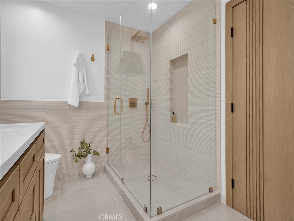 https://media.crmls.org/medias/d88bcd6e-27ec-4c1e-97fc-c6ef4a794b66.jpg?preset=X-Large