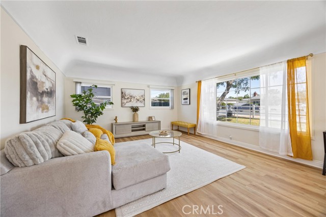 1049 2nd Street, Norco CA: https://media.crmls.org/medias/d88c3445-59d3-4094-b13d-a4fb1e964325.jpg