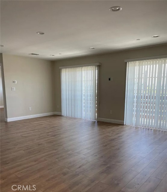 Detail Gallery Image 4 of 8 For 10324 Eton Ave, Chatsworth,  CA 91311 - 2 Beds | 2 Baths