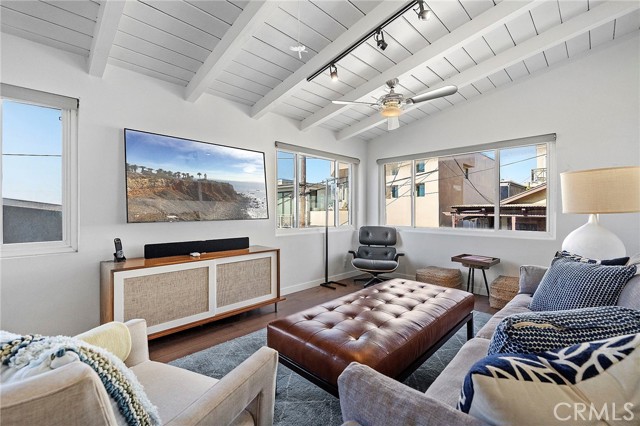 200 Moonstone Street, Manhattan Beach CA: https://media.crmls.org/medias/d890085b-6848-4d45-87b4-1958ec0cbf9c.jpg