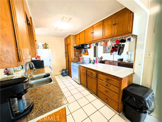 14136 Osage Road, Apple Valley CA: https://media.crmls.org/medias/d8903e79-07e9-4c47-b09f-280a828d863e.jpg