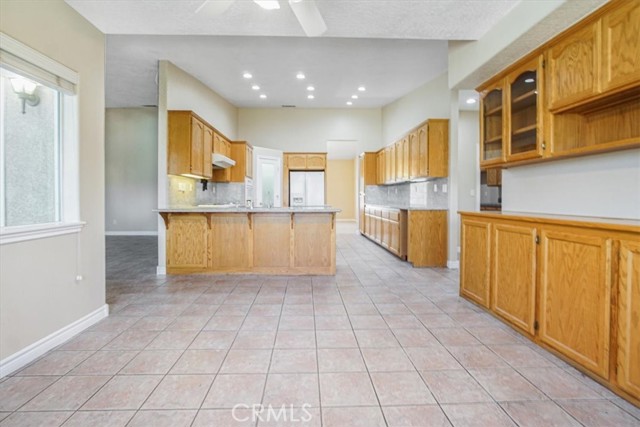 6940 Oak Vista Lane, Oak Hills CA: https://media.crmls.org/medias/d8905df6-086d-467b-a5ff-6ef5b66a113e.jpg