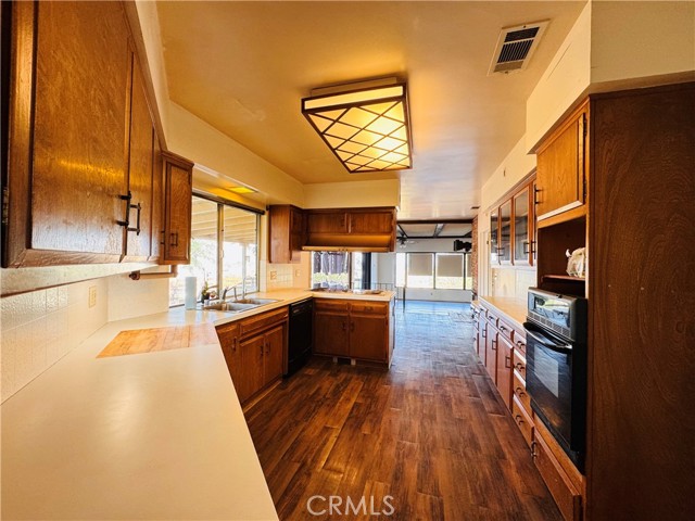12257 Skywood Court, Riverside CA: https://media.crmls.org/medias/d8908c96-6b65-406d-ac11-fb123a105e0c.jpg