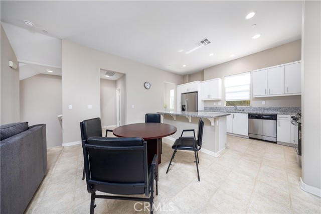 Detail Gallery Image 8 of 26 For 718 Central Ave, Upland,  CA 91786 - 3 Beds | 3/1 Baths
