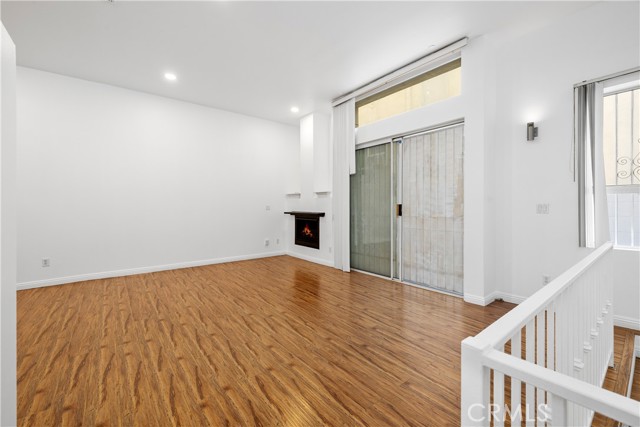 Detail Gallery Image 33 of 39 For 4845 Elmwood #C,  Los Angeles,  CA 90004 - 3 Beds | 3 Baths