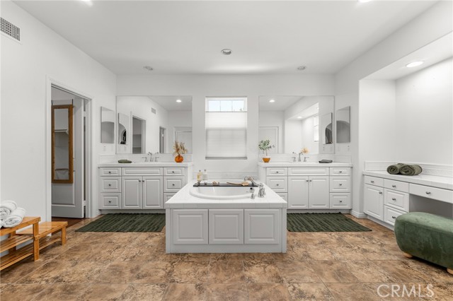 3943 E Lindenwood Drive, Ontario CA: https://media.crmls.org/medias/d891676b-d23b-42c6-a98c-755066bb6571.jpg