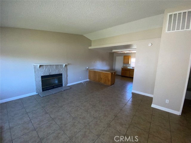 Detail Gallery Image 2 of 18 For 21061 Nisqually Rd #C,  Apple Valley,  CA 92308 - 2 Beds | 2 Baths